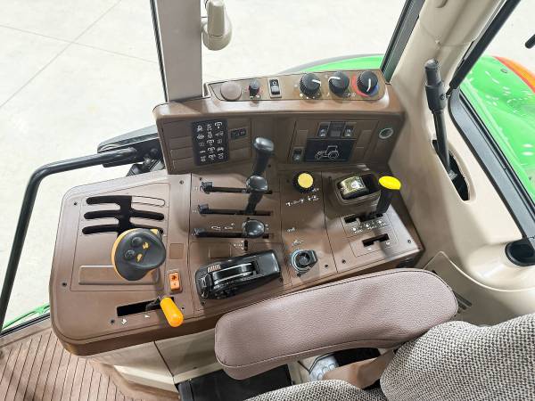 Трактор John Deere 6920 (2003)