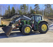 Трактор John Deere 6830