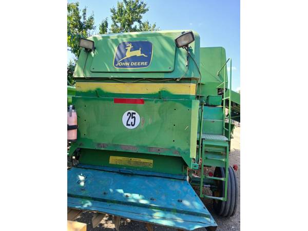 Комбайн John Deere 1075 (1984)