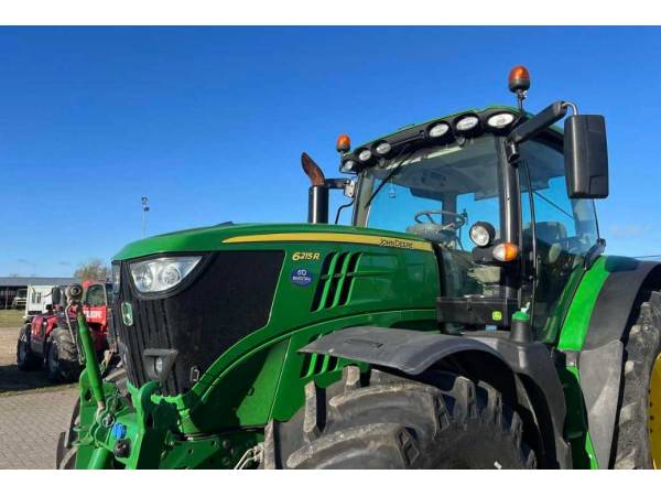 Трактор John Deere 6215R (2015)