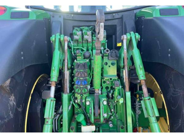 Трактор John Deere 6215R (2015)