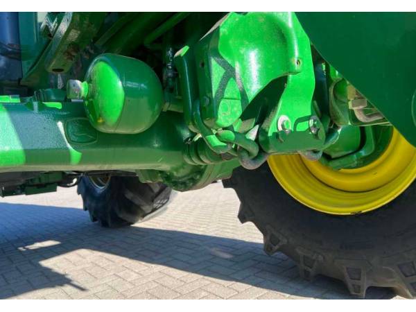 Трактор John Deere 6215R (2015)