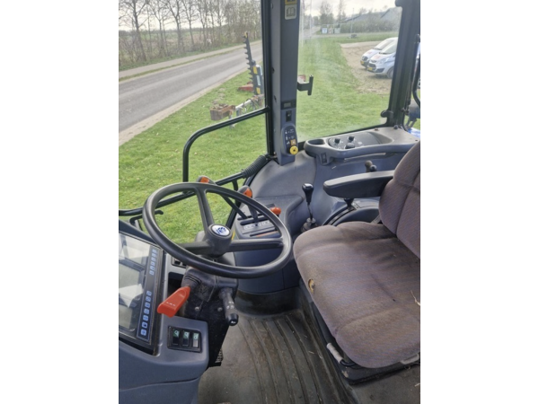 Трактор New Holland TS115