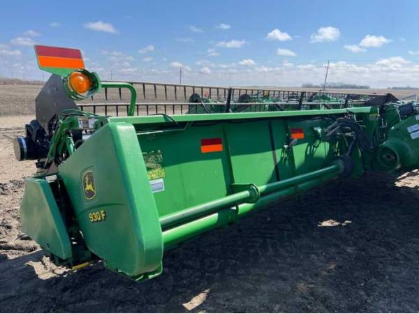 Жниварка John Deere 930F (2002)