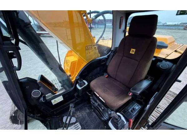 Екскаватор JCB JS 220  (2015)