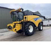 Комбайн New Holland CR 9070