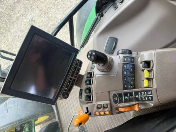 Трактор John Deere 6215R (2020)
