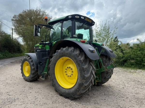 Трактор John Deere 6215R (2020)