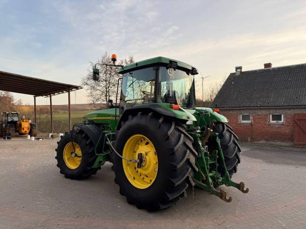 Трактор John Deere 8200 (1997)
