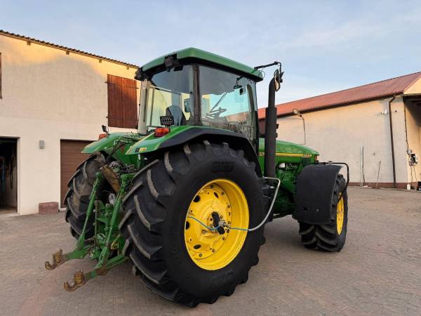 Трактор John Deere 8200 (1997)