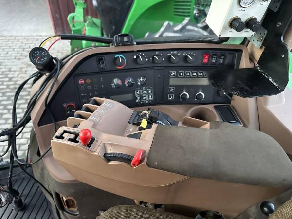 Трактор John Deere 8200 (1997)