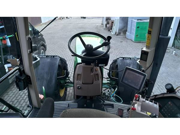 Трактор John Deere 8200 (1997)
