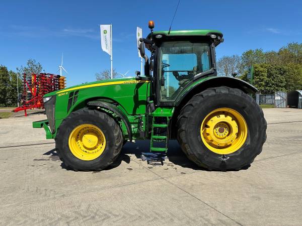Трактор John Deere 8310 R (2012)