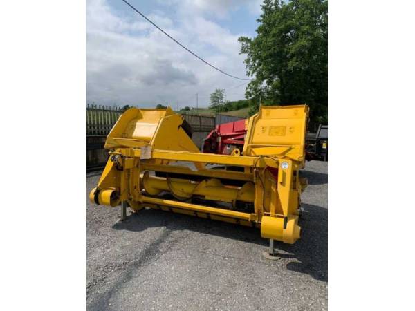 Жниварка кукурудзяна  New Holland MF 670 N (2008)