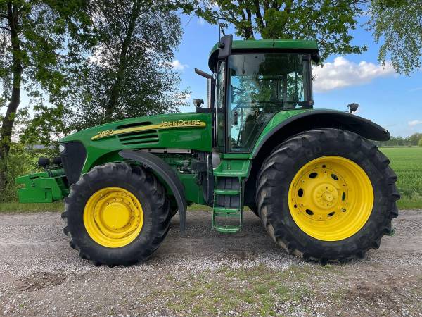Трактор John Deere 7820 (2004)
