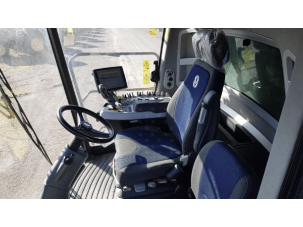 Комбайн New Holland CR 8.90 (2016)