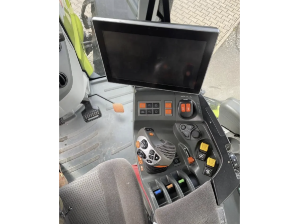 Трактор Claas Axion 870 (2023)
