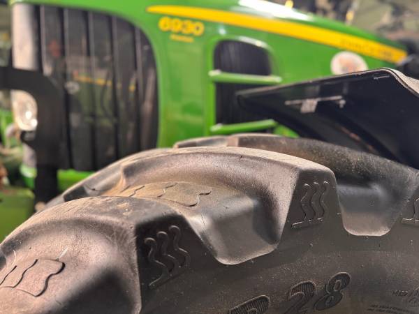 Трактор John Deere 6930 Premium (2008)