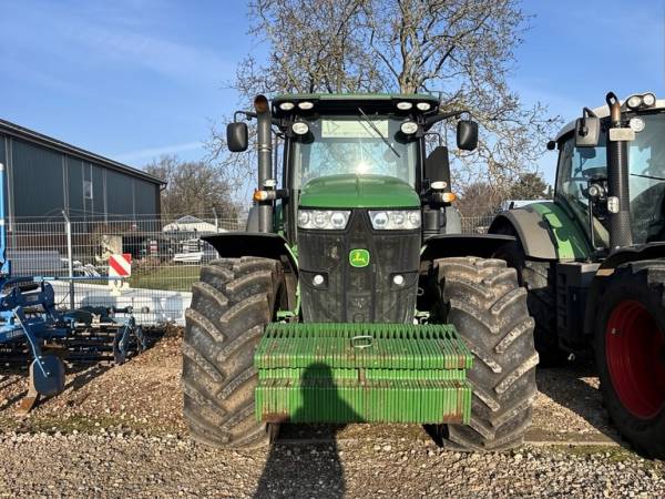 Трактор  John Deere 7260R (2015)