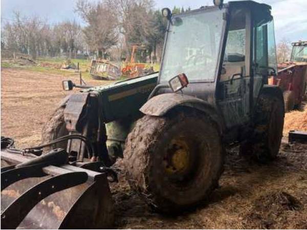 Телескопічний навантажувач John Deere 3220 (2005)