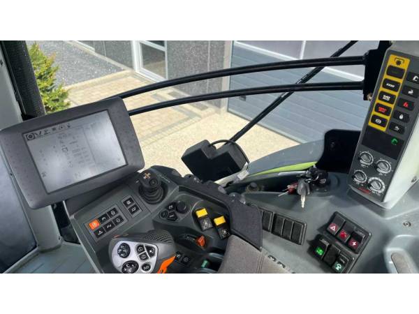 Трактор Claas Axion 850 (2012)