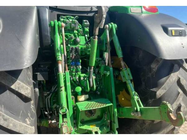Трактор John Deere 6215 R (2015)