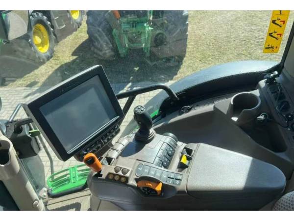 Трактор John Deere 6215 R (2015)