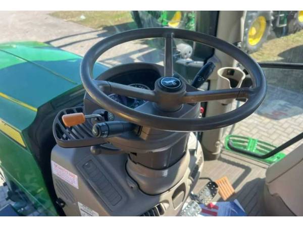 Трактор John Deere 6215 R (2015)
