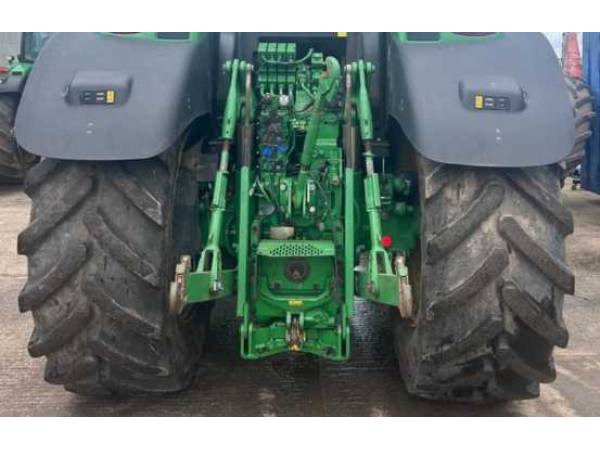 Трактор John Deere 6215R (2018)