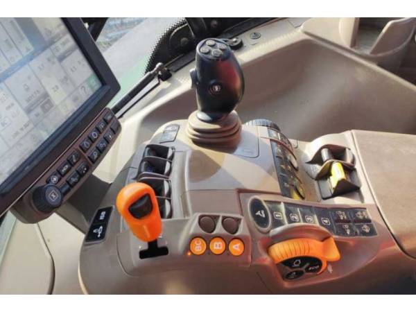 Трактор John Deere 6215R (2015)