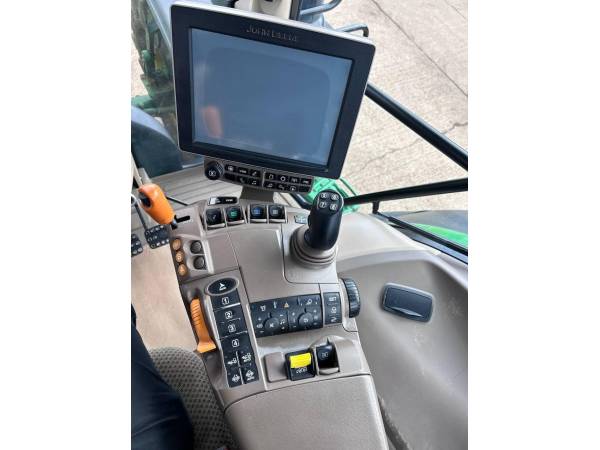 Трактор John Deere 6215R (2015)