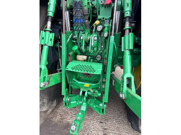 Трактор John Deere 6215R (2015)
