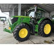 Трактор John Deere 6215R