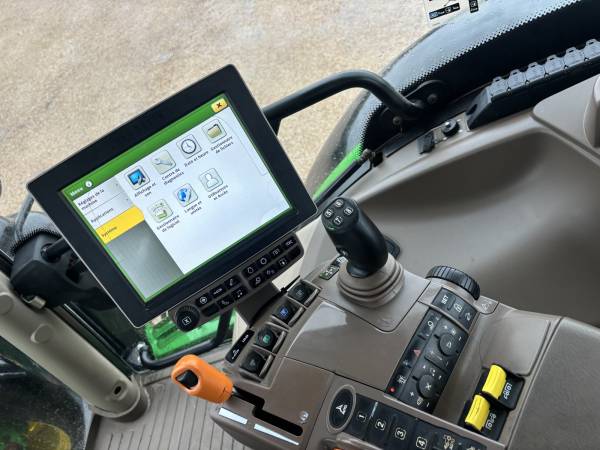Трактор John Deere 6215R (2018)