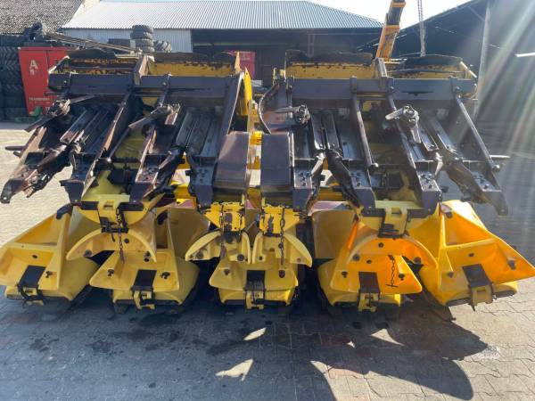 Жниварка кукурудзяна New Holland MF 880 W (2004)