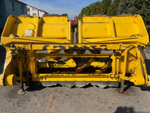 Жниварка кукурудзяна New Holland MF 880 W (2004)