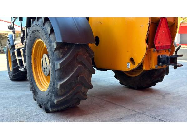 Телескопічний навантажувач JCB 541-70 Agri Super (2014)