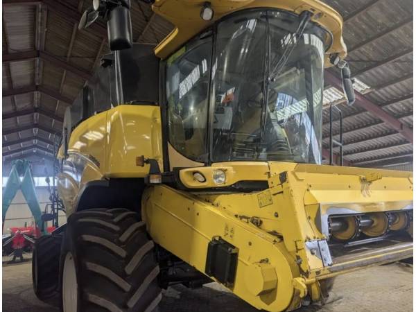 Комбайн New Holland CX840 (2003)