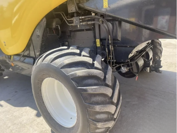 Комбайн New Holland CX840 (2003)