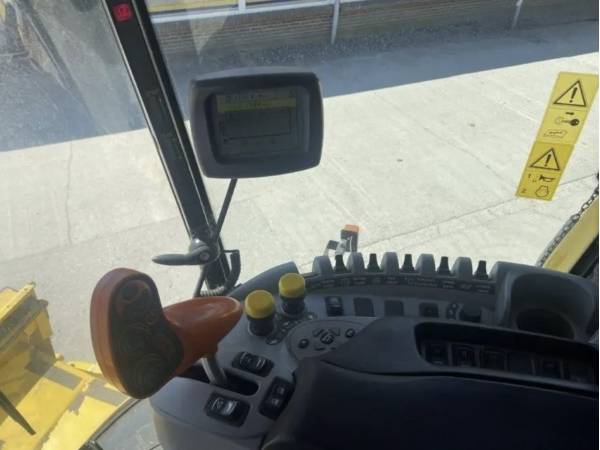 Комбайн New Holland CX840 (2003)