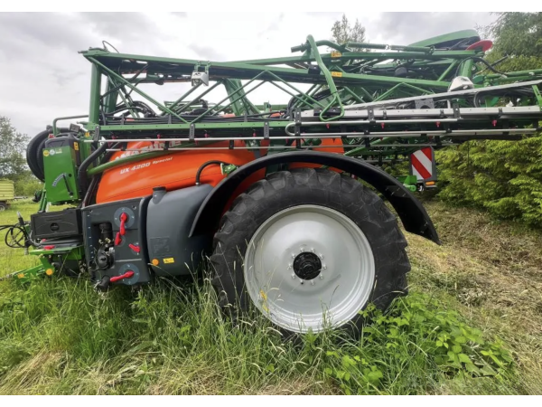 Причіпний обприскувач Amazone UX 4200 Special (2024)