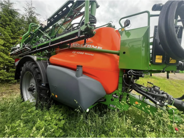 Причіпний обприскувач Amazone UX 4200 Special (2024)