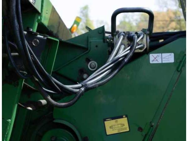 Жниварка John Deere 625F (2007)