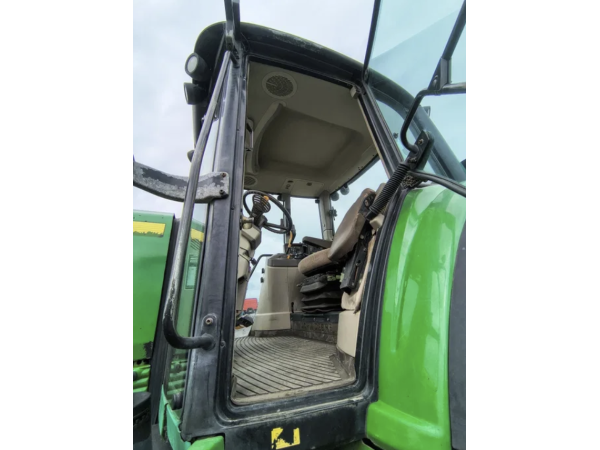 Трактор John Deere 6820 (2004)