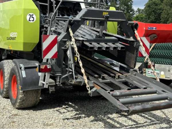 Прес-підбирач Claas Quadrant 4200 (2016)