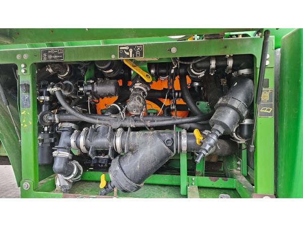 Самохідний обприскувач John Deere r4040i (2016)