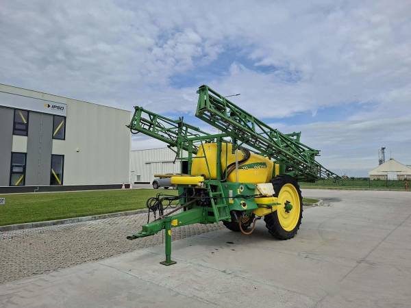 Прицепной опрыскиватель John Deere 732 (2013)
