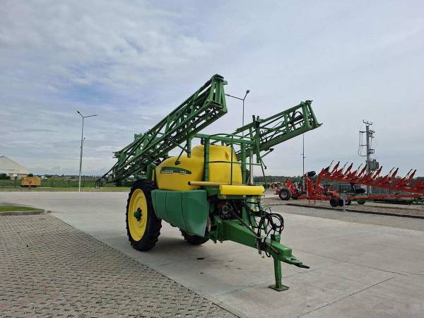 Прицепной опрыскиватель John Deere 732 (2013)