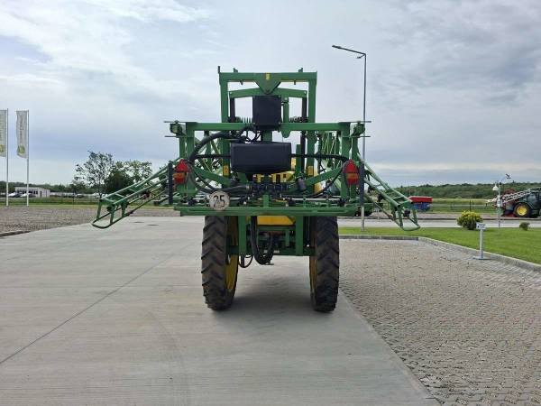 Прицепной опрыскиватель John Deere 732 (2013)