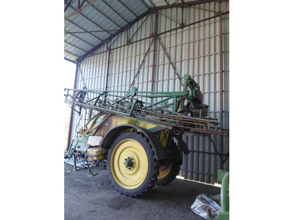 Прицепной опрыскиватель John Deere 732 (2009)